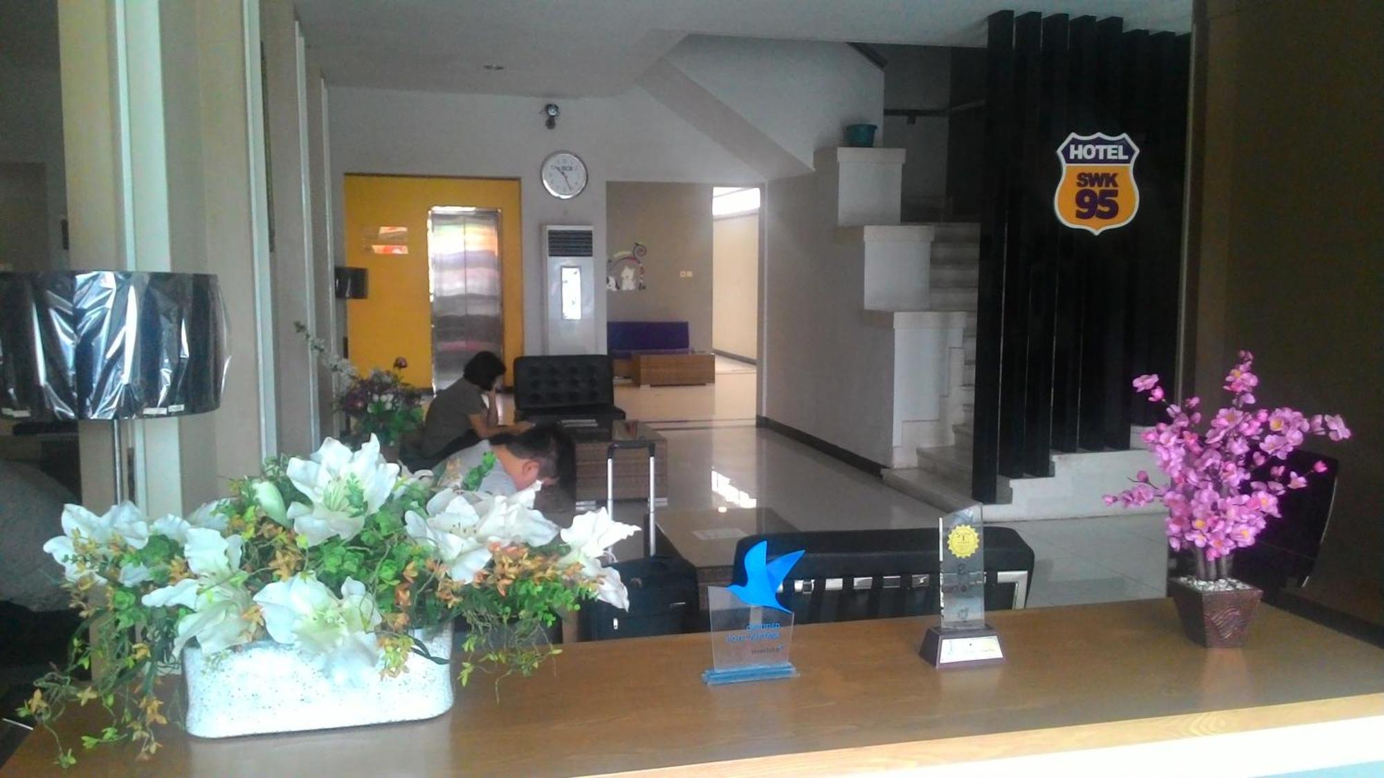 Swk 95 Hotel Surabaya Exterior foto