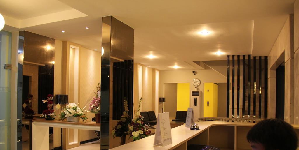 Swk 95 Hotel Surabaya Exterior foto