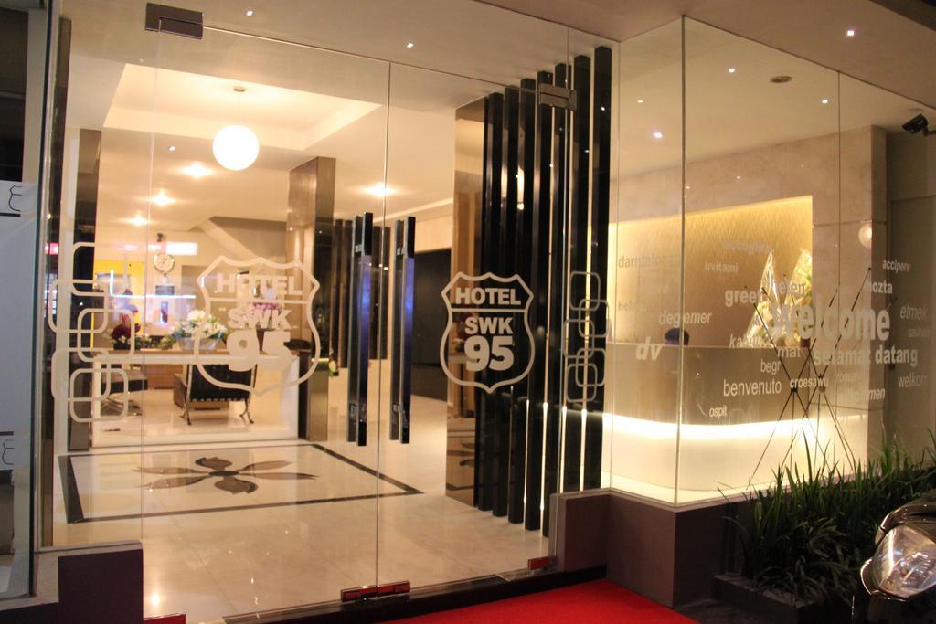 Swk 95 Hotel Surabaya Exterior foto